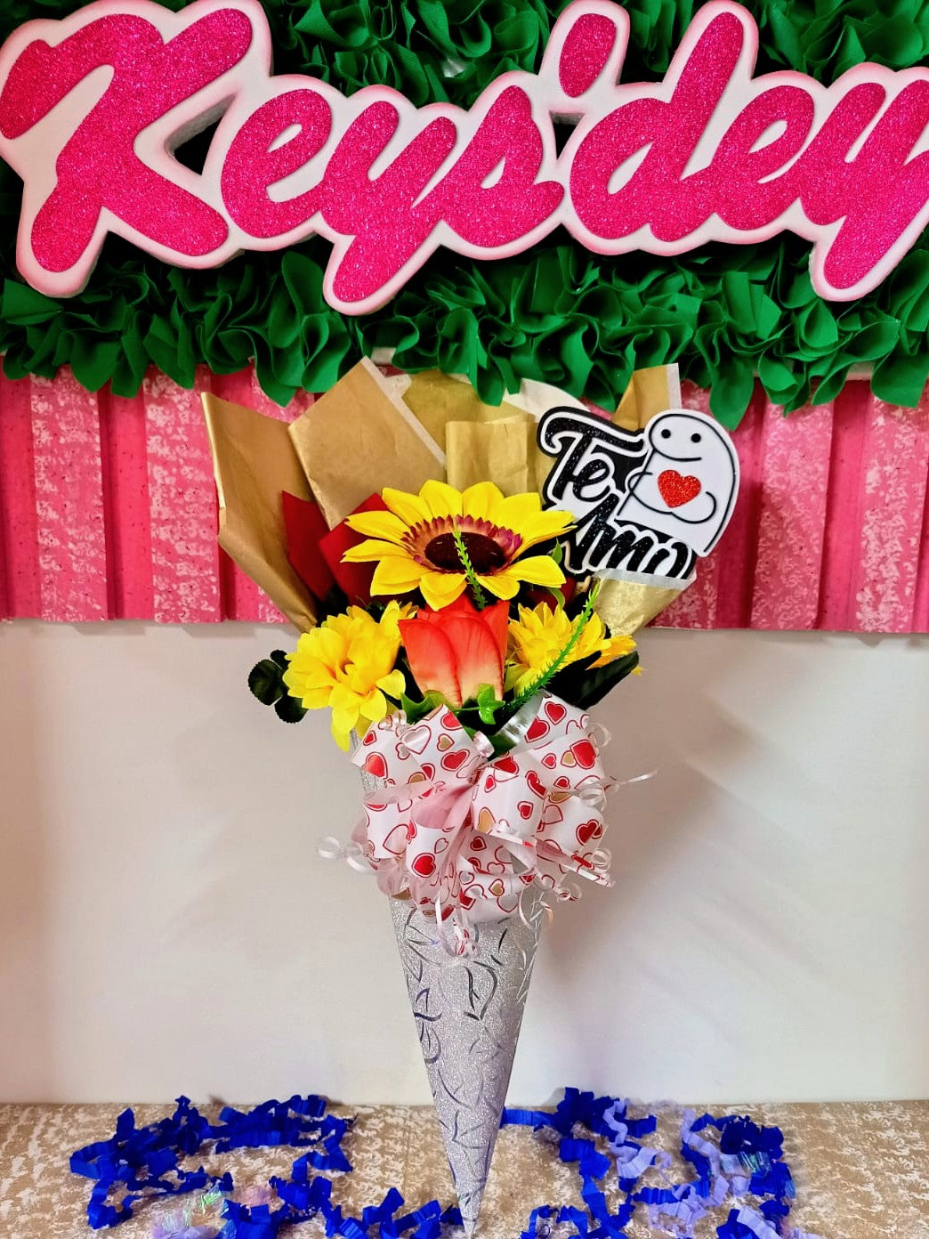 Cono de Girasoles con Flores y Mensaje