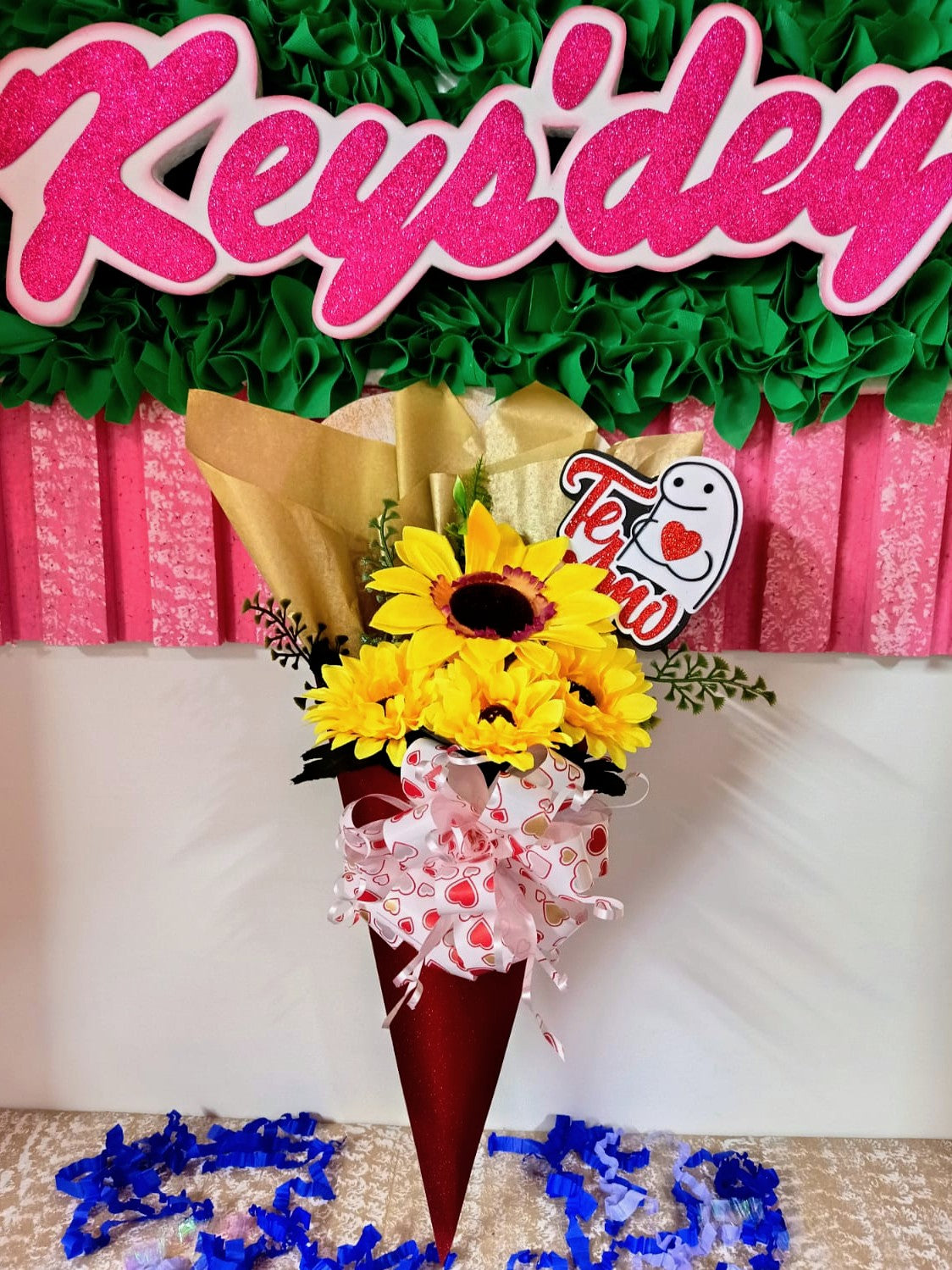 Cono de Girasoles con Mensaje