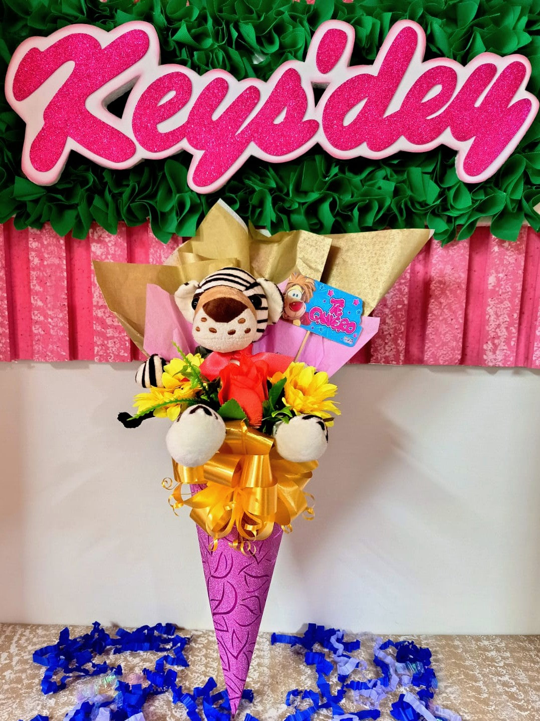 Cono de Flores con Peluche Plus