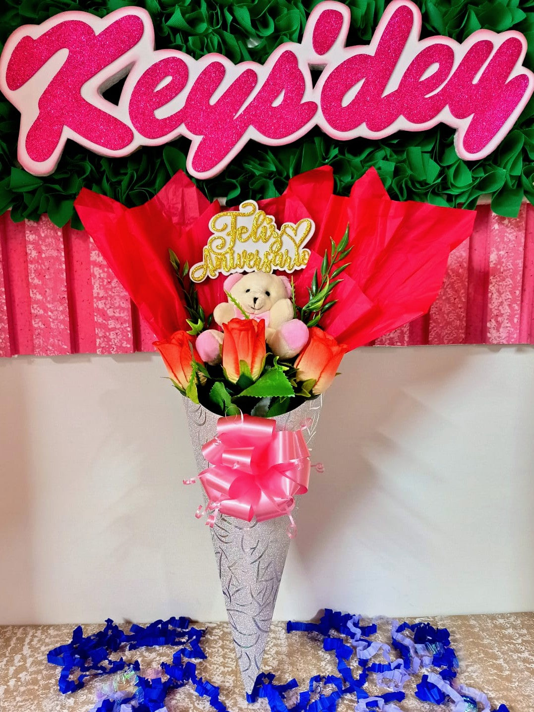 Cono de Flores con Peluche Clásico